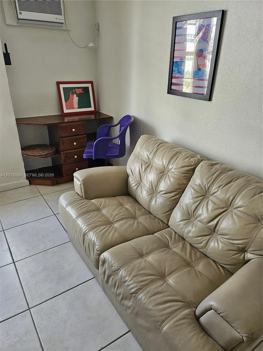3030 Collins Ave #4B Miami Beach, FL 33140