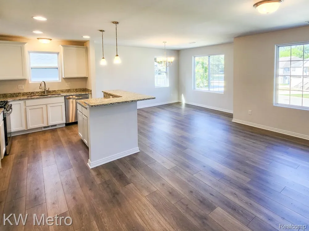 225 Whispering Pines Drive #13 Fenton City, MI 48430