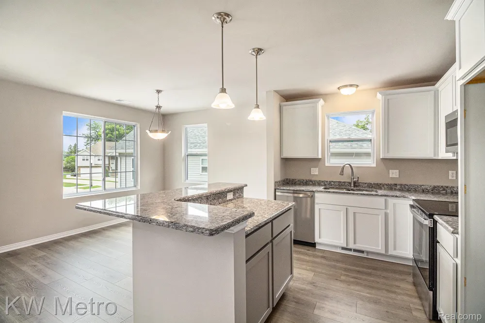 225 Whispering Pines Drive #13 Fenton City, MI 48430
