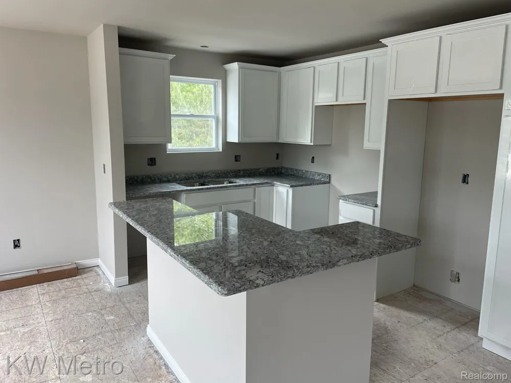 225 Whispering Pines Drive #13 Fenton City, MI 48430