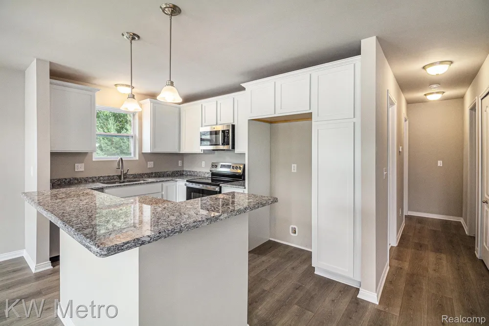 225 Whispering Pines Drive #13 Fenton City, MI 48430