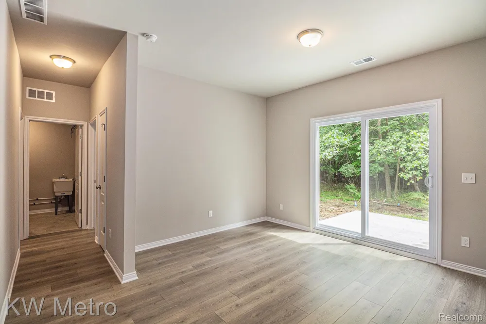 225 Whispering Pines Drive #13 Fenton City, MI 48430