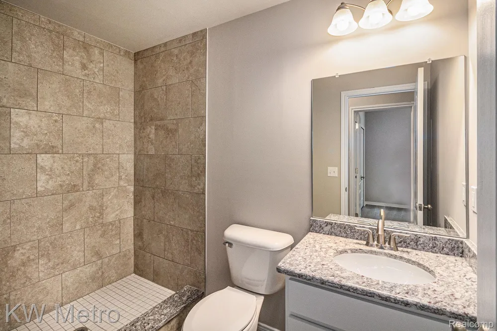 225 Whispering Pines Drive #13 Fenton City, MI 48430