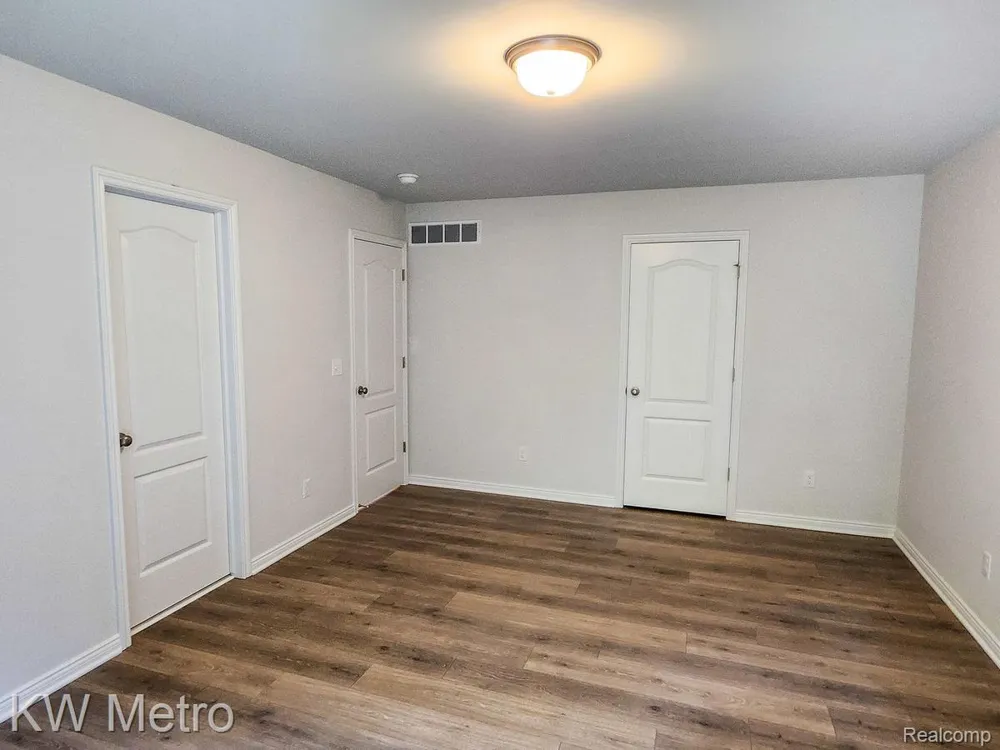 225 Whispering Pines Drive #13 Fenton City, MI 48430