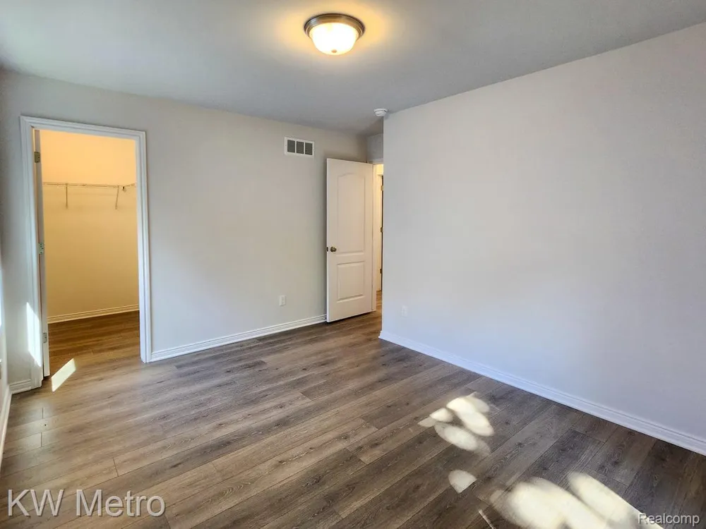 225 Whispering Pines Drive #13 Fenton City, MI 48430