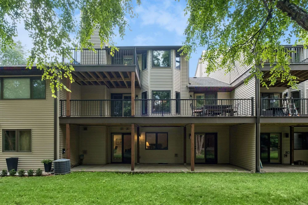3696 Widgeon Way Eagan, MN 55123