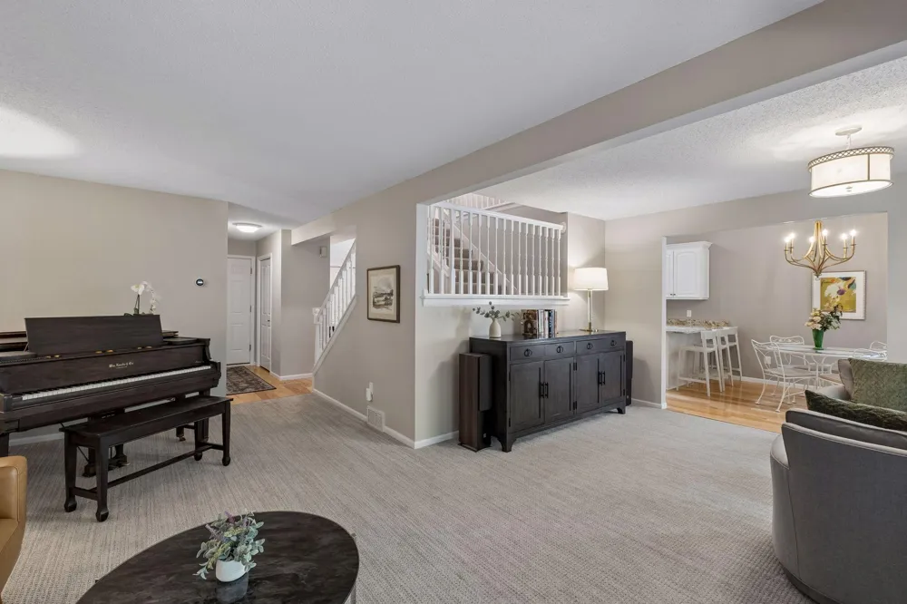 3696 Widgeon Way Eagan, MN 55123