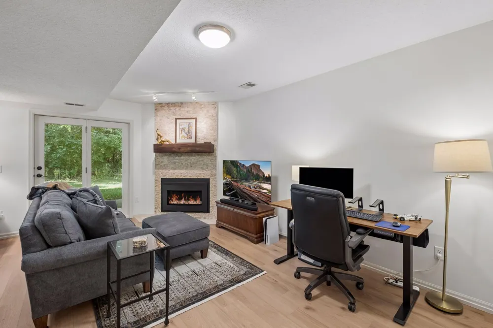 3696 Widgeon Way Eagan, MN 55123
