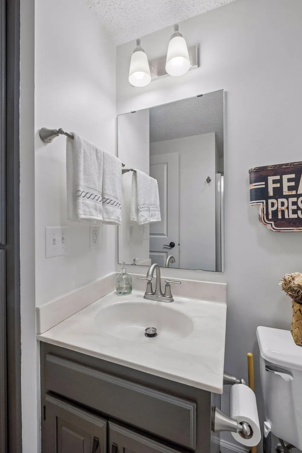 3696 Widgeon Way Eagan, MN 55123