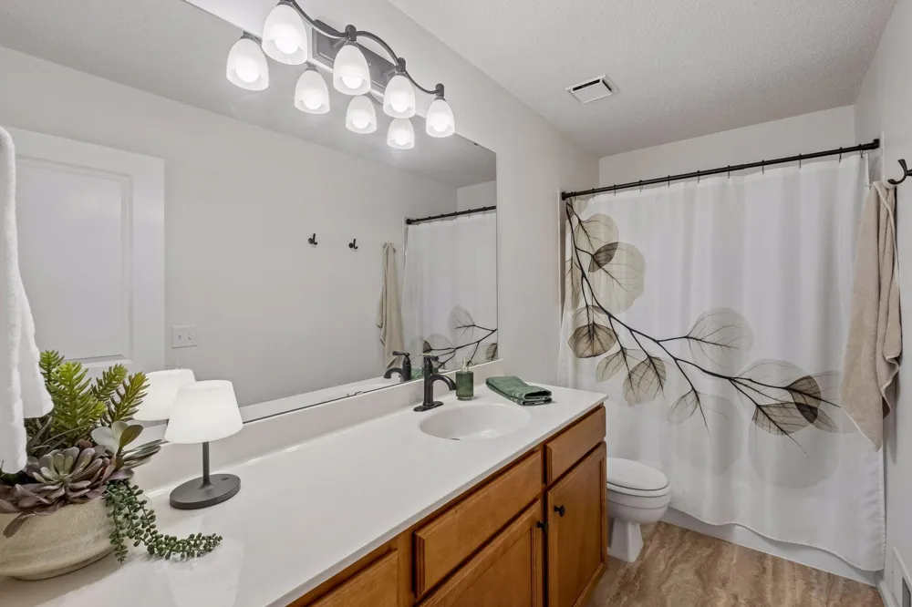 3696 Widgeon Way Eagan, MN 55123