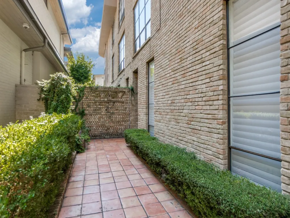 3727 Gilbert Avenue #D Dallas, TX 75219