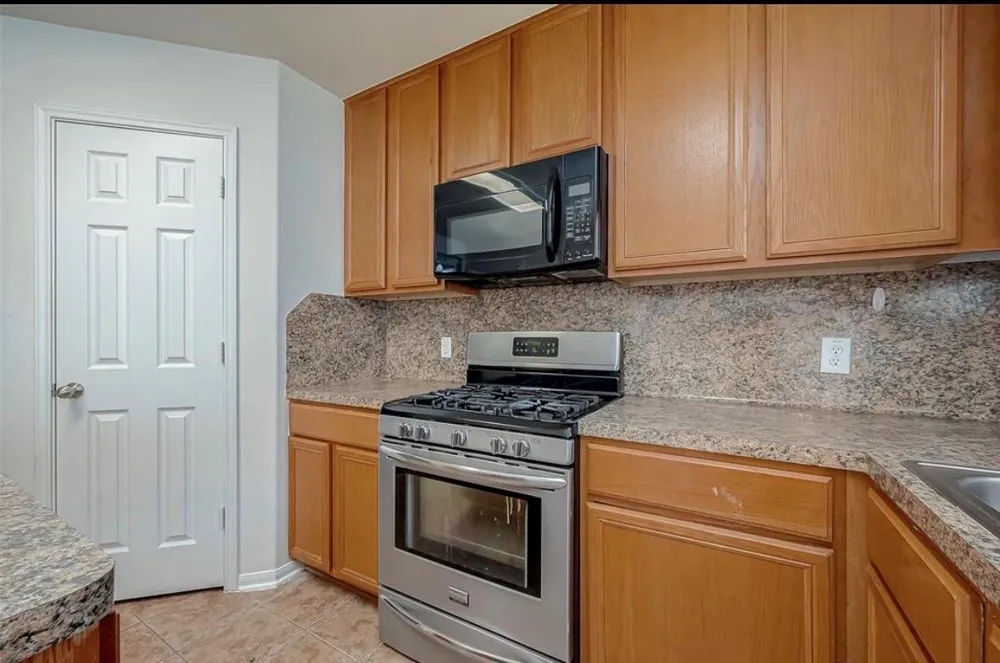 5242 Espuela Lane Baytown, TX 77521