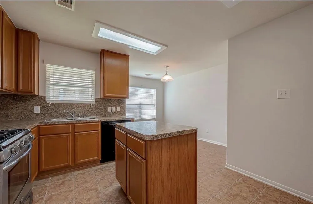 5242 Espuela Lane Baytown, TX 77521