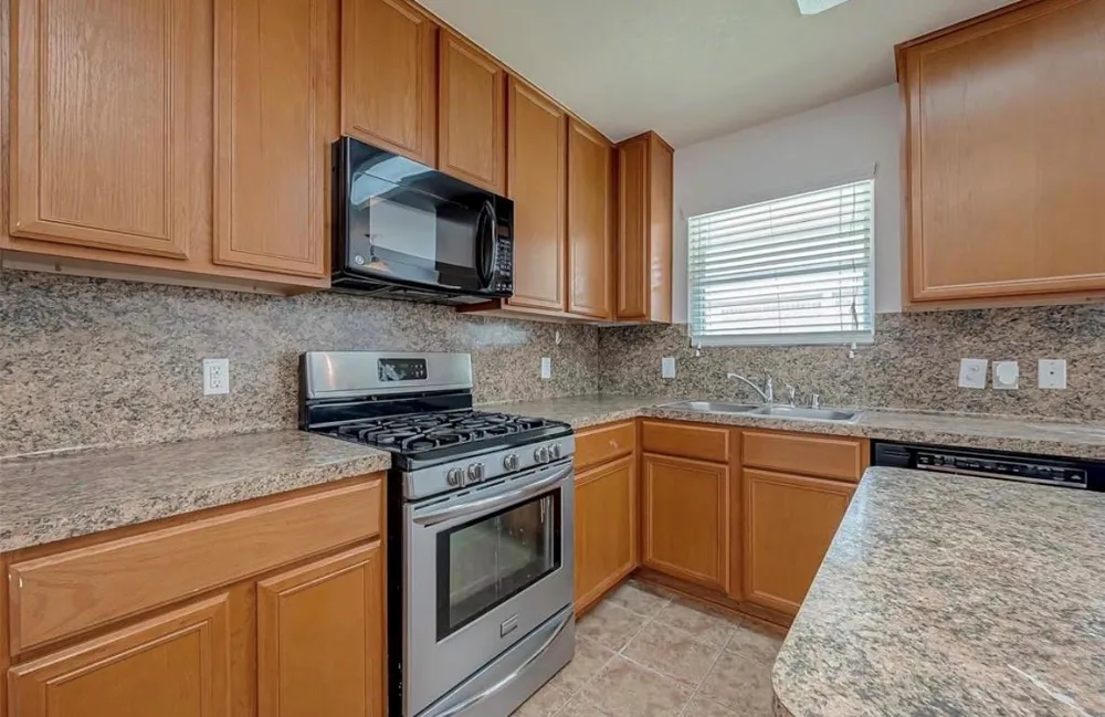 5242 Espuela Lane Baytown, TX 77521