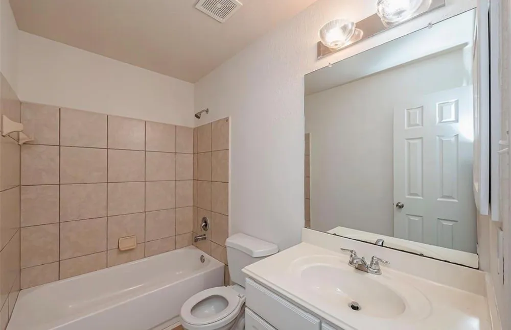 5242 Espuela Lane Baytown, TX 77521