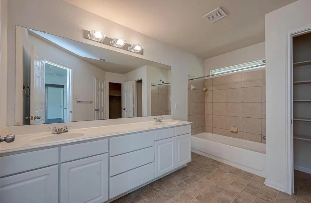 5242 Espuela Lane Baytown, TX 77521