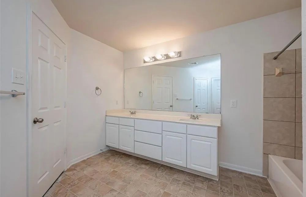 5242 Espuela Lane Baytown, TX 77521