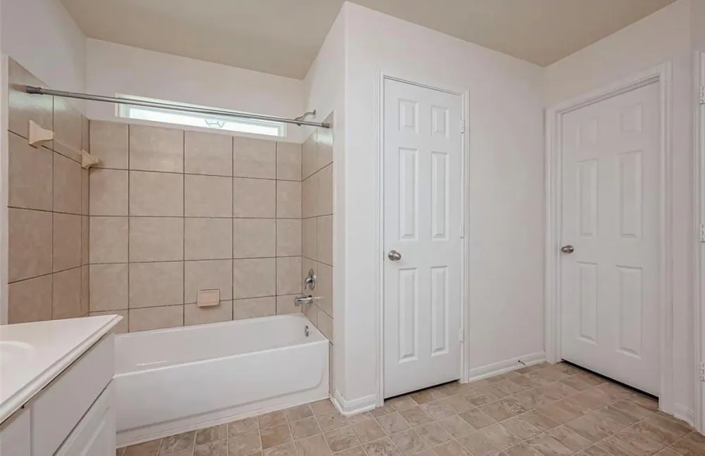 5242 Espuela Lane Baytown, TX 77521