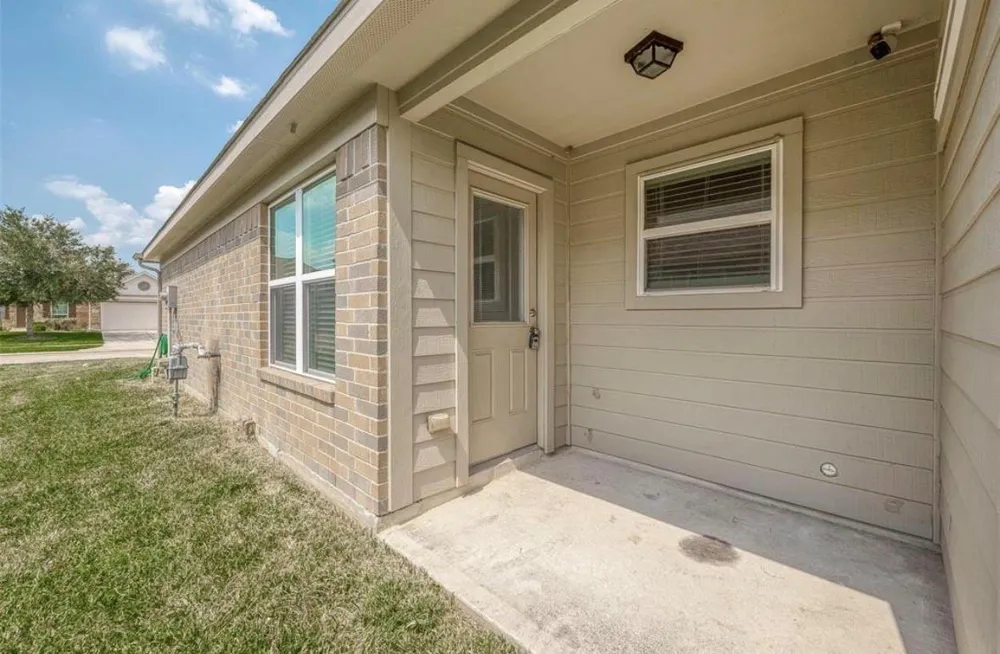 5242 Espuela Lane Baytown, TX 77521