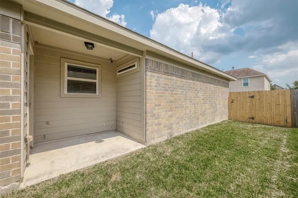 5242 Espuela Lane Baytown, TX 77521