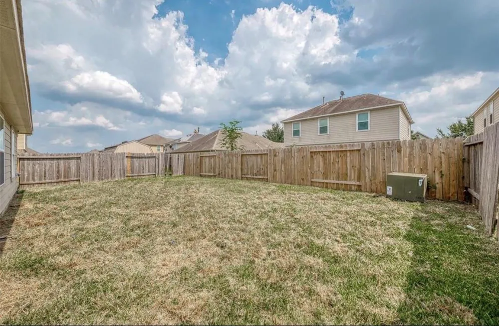 5242 Espuela Lane Baytown, TX 77521