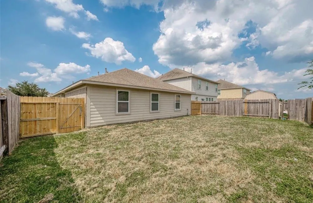 5242 Espuela Lane Baytown, TX 77521