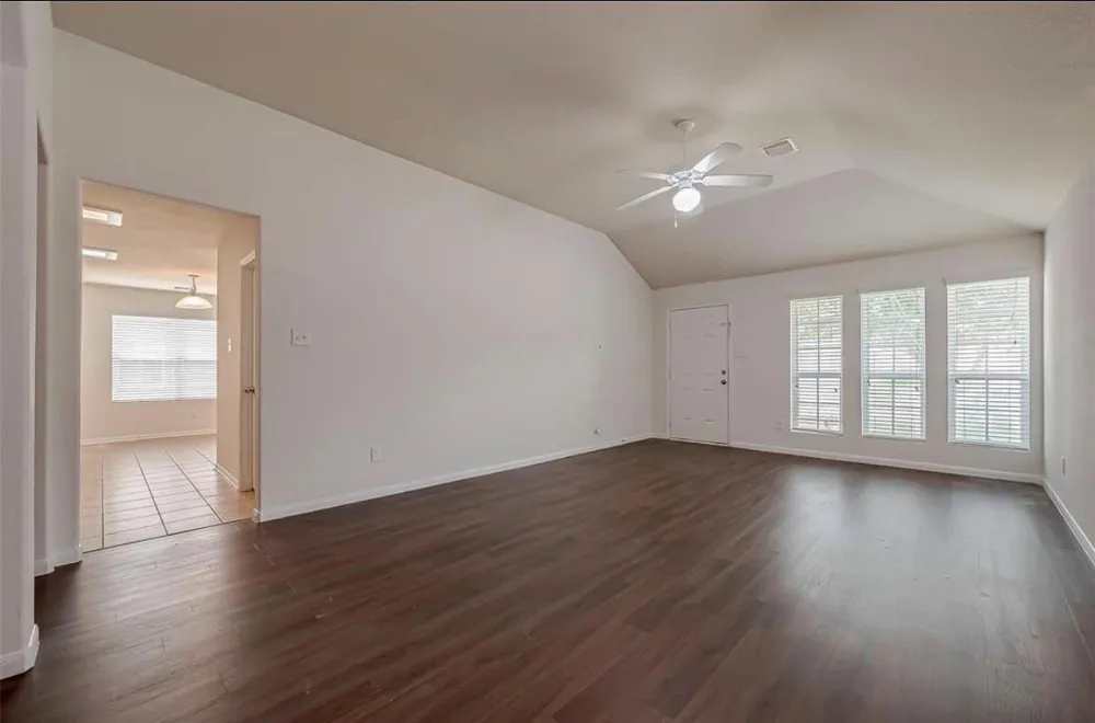 5242 Espuela Lane Baytown, TX 77521