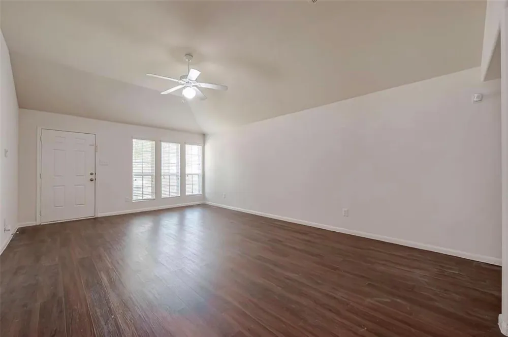 5242 Espuela Lane Baytown, TX 77521