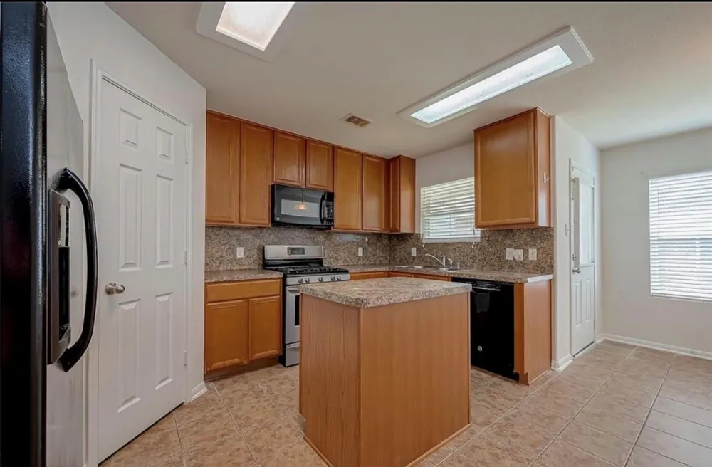 5242 Espuela Lane Baytown, TX 77521
