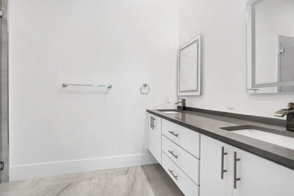 2517 Oceanview Avenue E Delray Beach, FL 33444