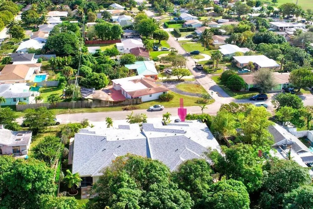 2517 Oceanview Avenue E Delray Beach, FL 33444