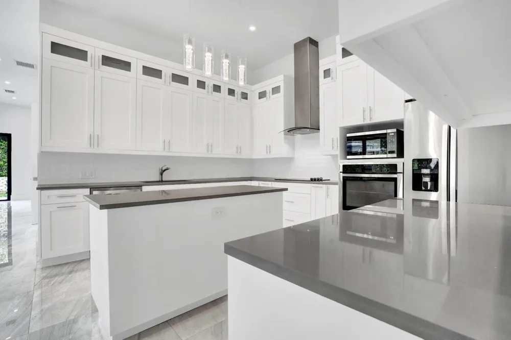 2517 Oceanview Avenue E Delray Beach, FL 33444