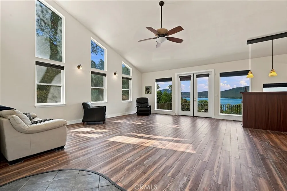10737 Crestview Clearlake, CA 95422