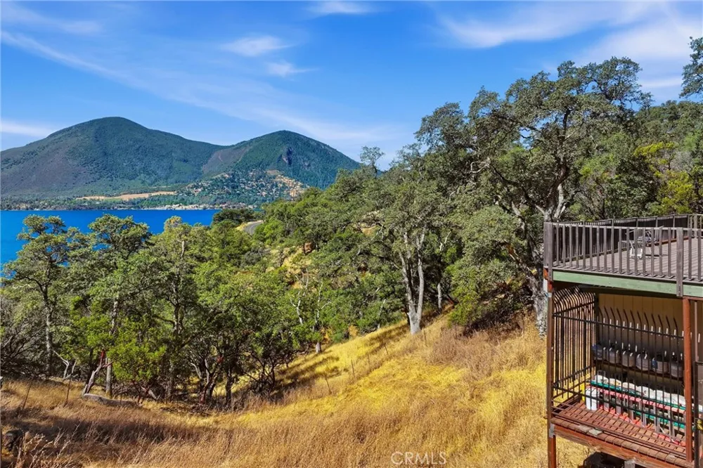 10737 Crestview Clearlake, CA 95422