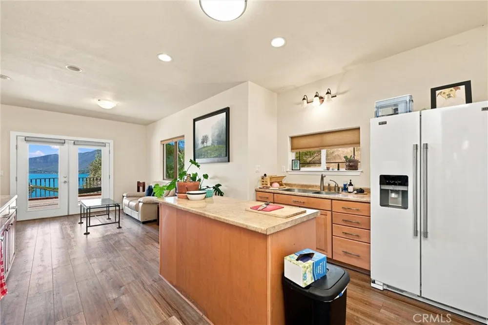 10737 Crestview Clearlake, CA 95422