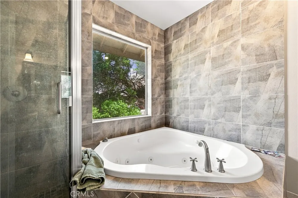 10737 Crestview Clearlake, CA 95422