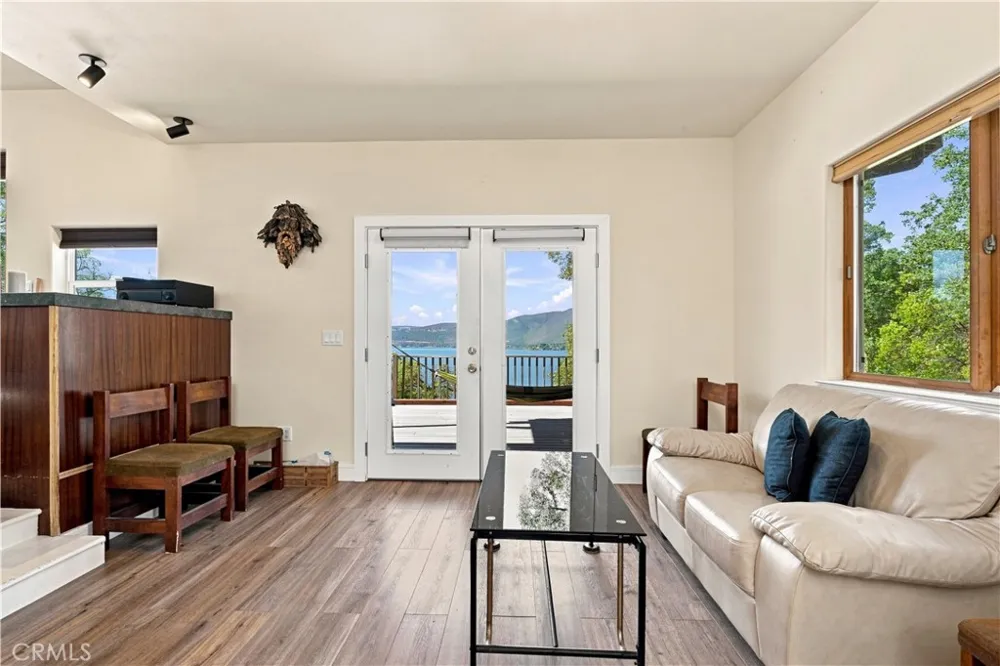 10737 Crestview Clearlake, CA 95422