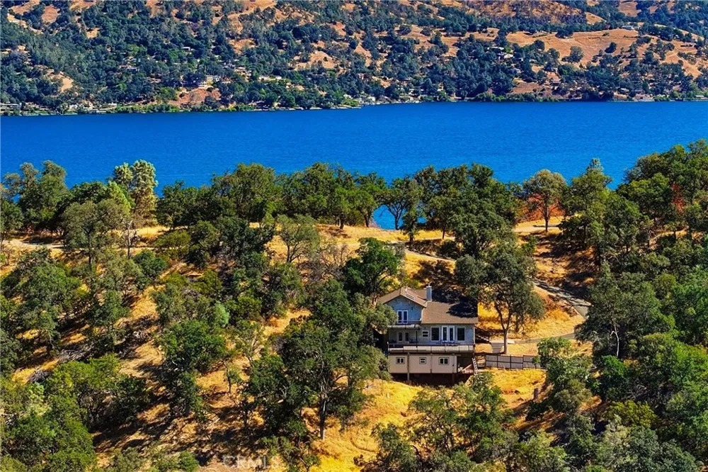 10737 Crestview Clearlake, CA 95422