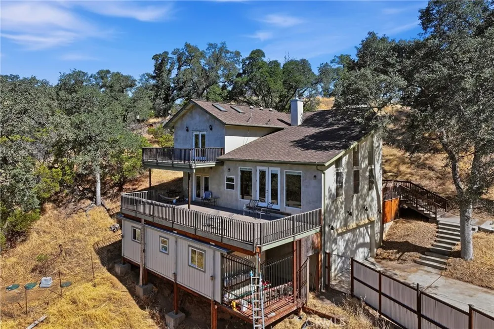 10737 Crestview Clearlake, CA 95422