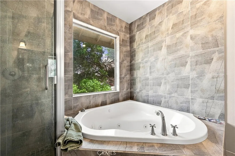 10737 Crestview Clearlake, CA 95422