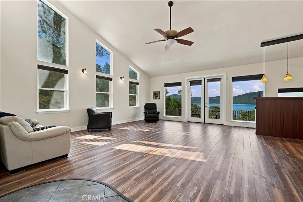 10737 Crestview Clearlake, CA 95422