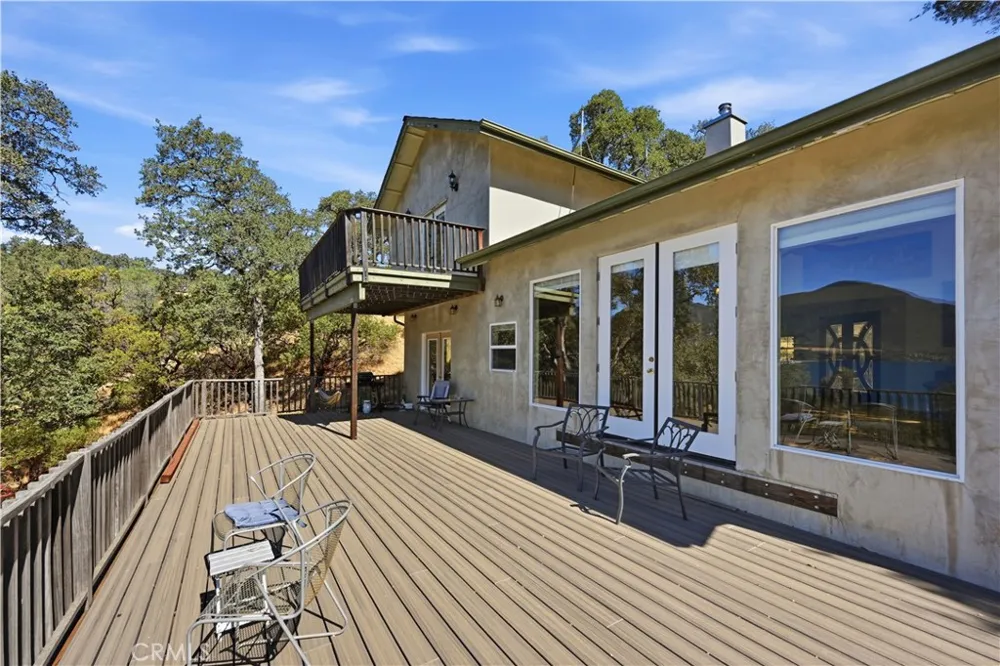 10737 Crestview Clearlake, CA 95422