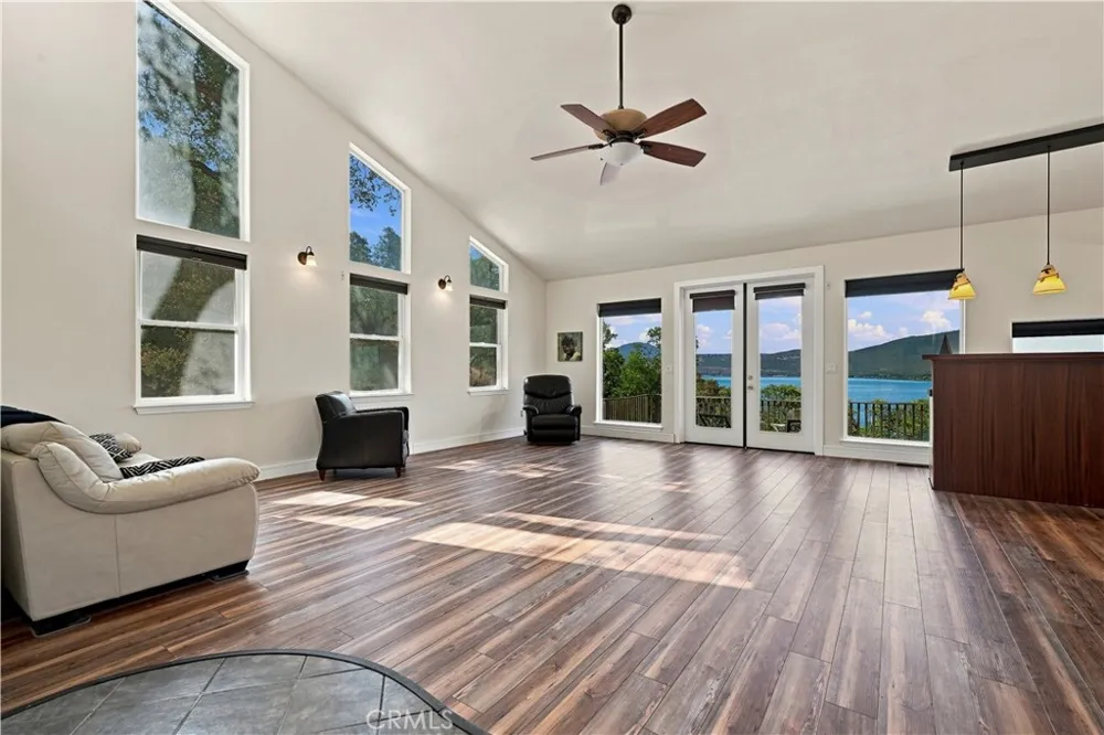 10737 Crestview Clearlake, CA 95422