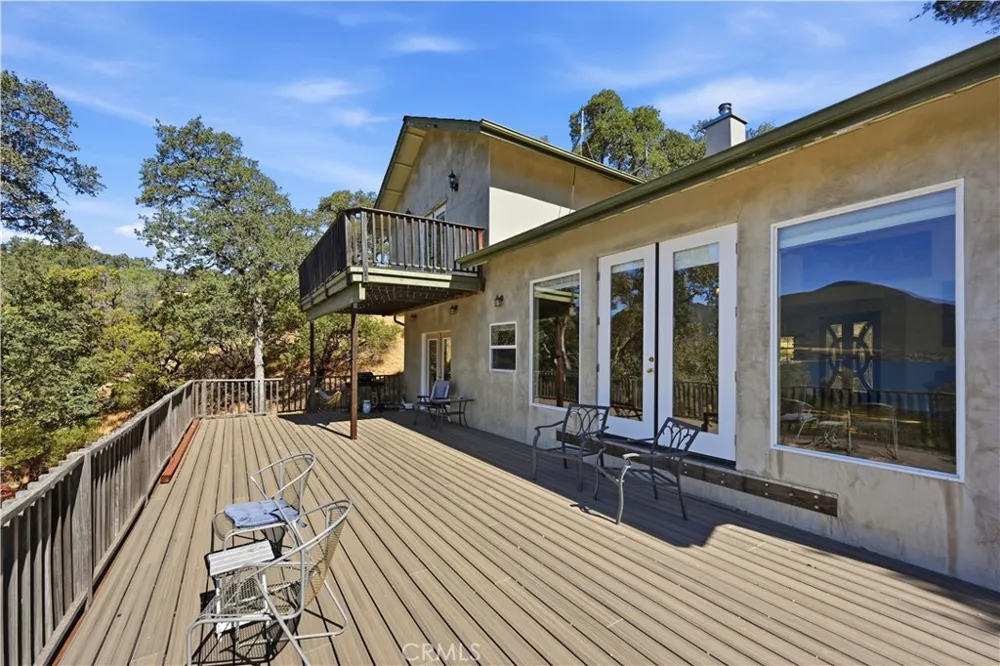 10737 Crestview Clearlake, CA 95422