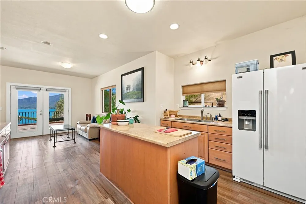 10737 Crestview Clearlake, CA 95422