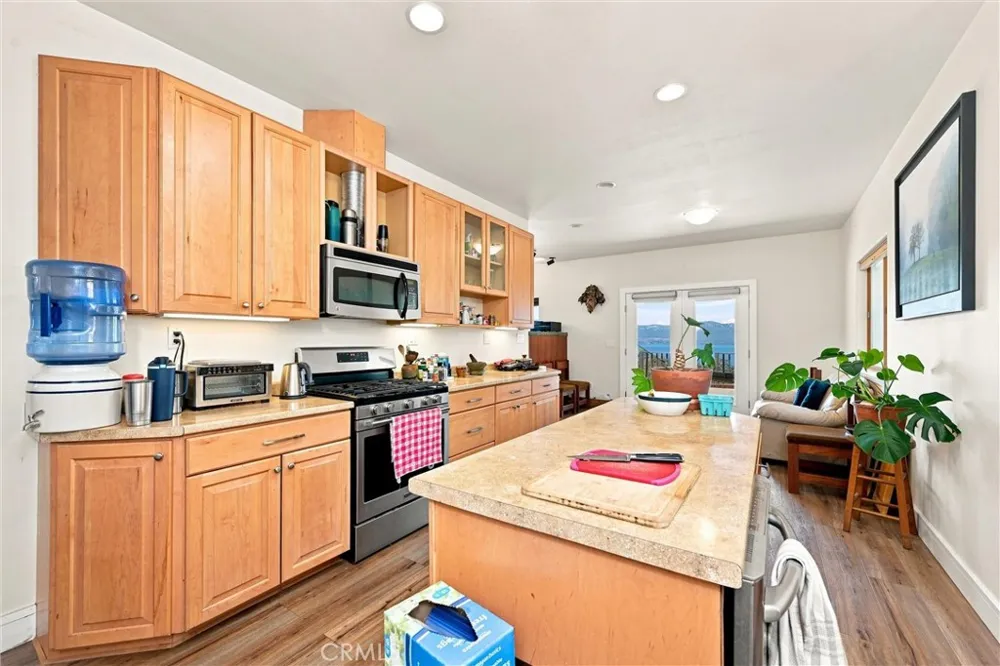 10737 Crestview Clearlake, CA 95422