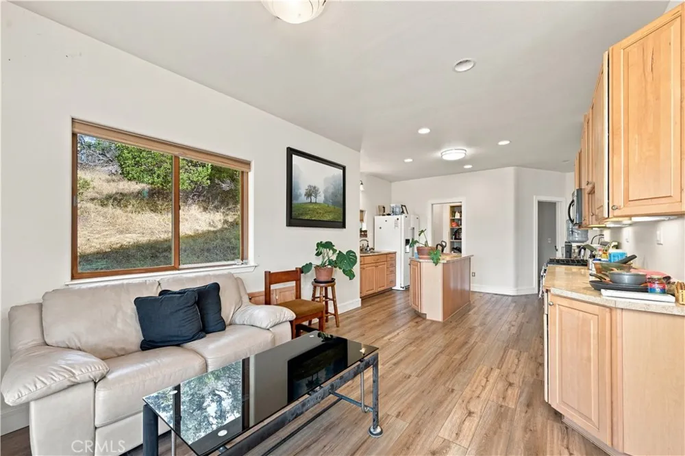 10737 Crestview Clearlake, CA 95422