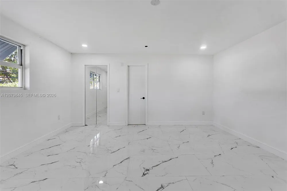 860 NW 207th St Miami Gardens, FL 33169