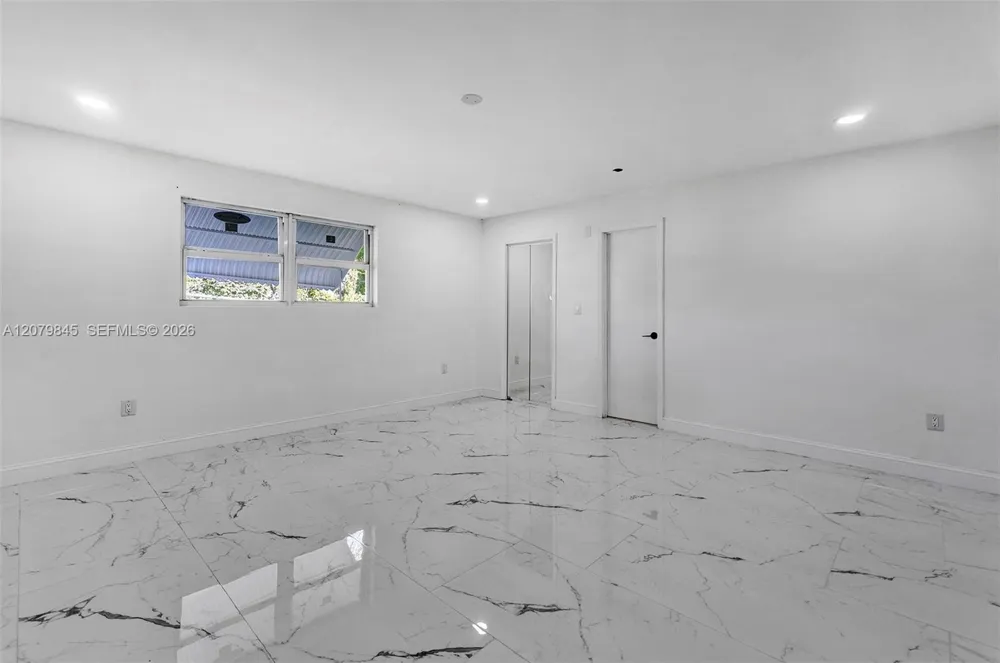 860 NW 207th St Miami Gardens, FL 33169