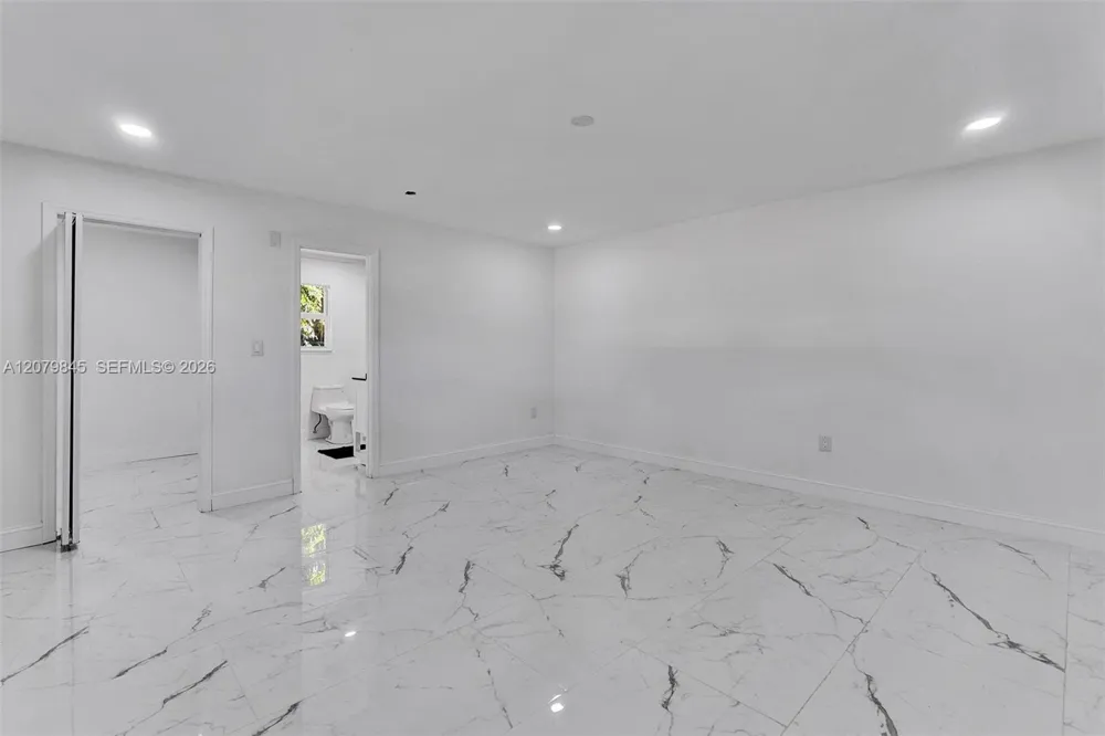 860 NW 207th St Miami Gardens, FL 33169